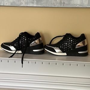 Anjou Femme Black/Silver Sneakers Size 40 /Size 7 (Preowned)